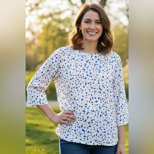 Serrín White and Blue Fitted Blouse with 3/4 Sleeves and Bib Collar